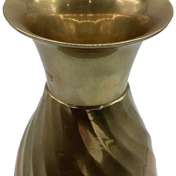 Vintage 8" Timeless Solid Brass Vase with Swirl Base and Bell End - Picture 8 of 10